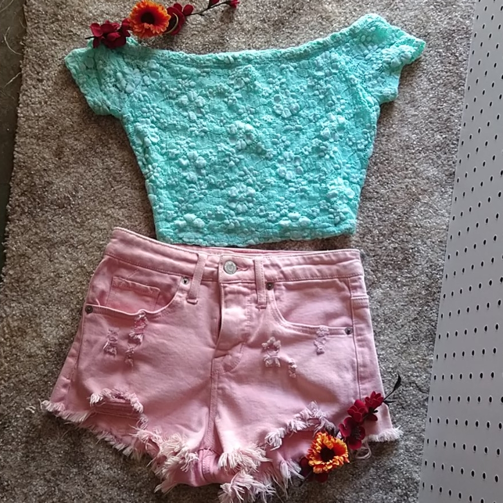 Crop top/shorts outfit